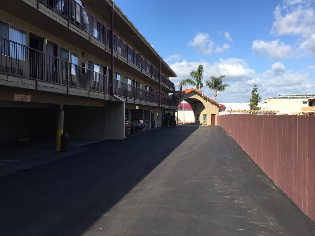 Bay Inn And Suites San Diego Exterior photo